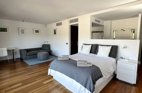 Guillena Villa | Rentalsevilla La Villa de Berlín