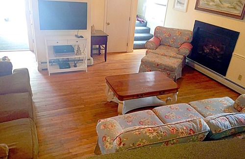 Ocean Park House | Renting fall, winter weekends. Oct-end of May available for college students.