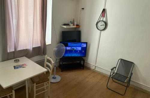 Les Grands Carmes Apartment | Republique