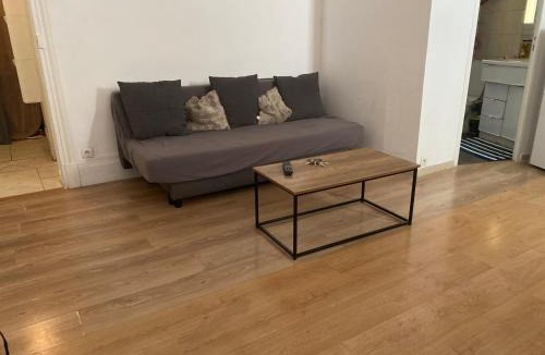 Les Grands Carmes Apartment | Republique