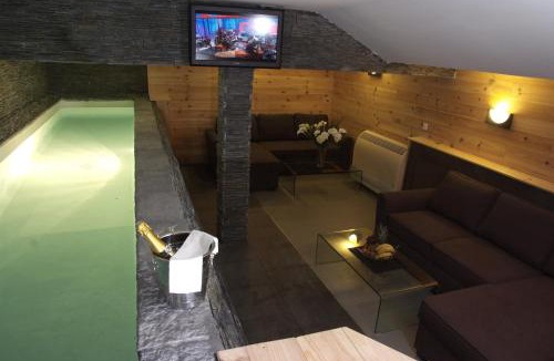 Peone Apartment | Residence Aqualiva à Valberg Piscine privative dans chacun des appartements situé à 20 m des pistes de ski