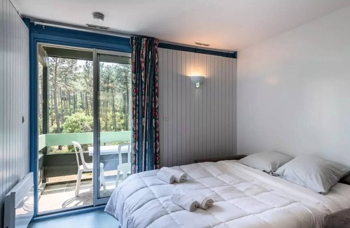 Maubuisson Apartment | Residence Domaine Les Cavales - 3 room apartment for 6 people with covered balcony