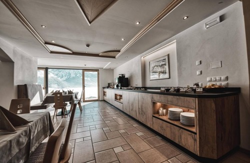 Resia Apartment | Residence Froy Apartment 10 – Lake View, Whirlpool & Breakfast Included