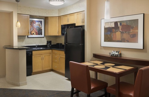 Toronto Entertainment District Hotel | Residence Inn by Marriott Toronto Downtown/Entertainment District