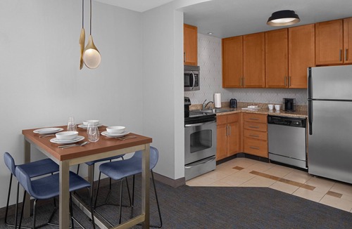 Downtown Burbank Hotel | Residence Inn by Marriott Los Angeles Burbank Downtown
