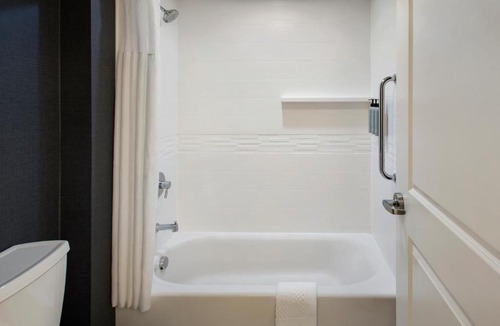 Level Green Hotel | Residence Inn Pittsburgh Monroeville/Wilkins Township