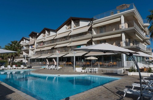 Roseto degli Abruzzi Apartment | Residence Roseto, Pool, Seaview, Abruzzo - Bilo