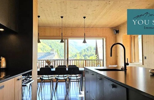 Saint-Sorlin-d'Arves Ski Chalet | Residence Le Pré - Chalet new village heart for 14 people with piste view