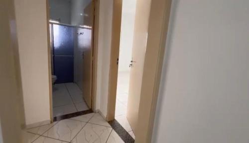 Itanhaem Apartment | Residencial ORIEL - TV Gigante com Sofá Cinema, 2 quartos, Sala de jantar, Centro de Itanhaém Próx McDonalds
