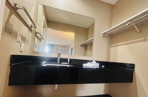 Grain Valley Hotel | Residential Suites Blue Springs by Hotel O I 70