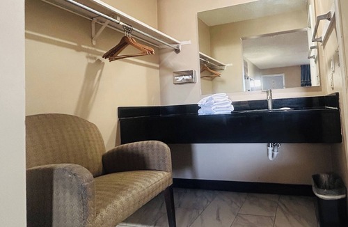 Grain Valley Hotel | Residential Suites Blue Springs by Hotel O I 70