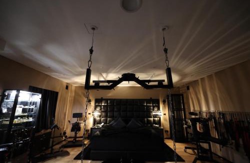 Alt-Moosach Apartment | Residenz-Bdsm-Apartment
