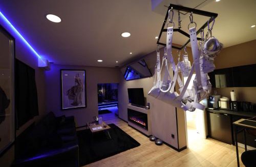Alt-Moosach Apartment | Residenz-Bdsm-Apartment