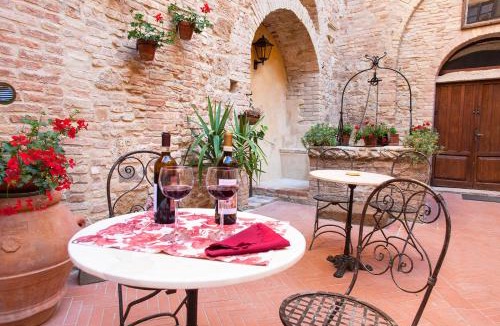 San Gimignano City Centre Hotel | Residenza D'Epoca Palazzo Buonaccorsi