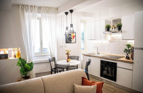 Castel Gandolfo Apartment | Residenza dei Papi Luxury city House - in the heart of Castel Gandolfo, Lake Albano
