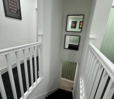 Blyth Apartment | ResiLets - Plessey Road House, Large, Modern Home