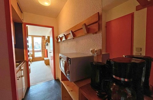 Les Menuires Apartment | Resort center, 3rd floor, view ski slopes, balcony, tv, 24m², Les Menuires