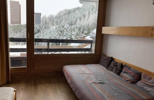 Les Menuires Apartment | Resort center, 3rd floor, view valley, balcony, tv, 17m², Les Menuires