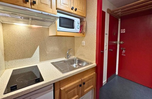 Les Menuires Apartment | Resort center, 7th floor, balcony, tv, 22m², Les Menuires