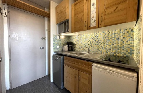 Les Menuires Apartment | Resort center, 7th floor, balcony, tv, 18m², Les Menuires