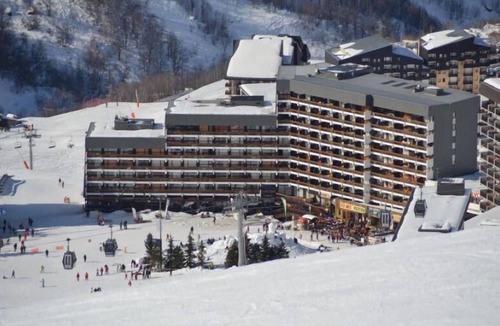 Les Menuires Apartment | Resort center, 7th floor, balcony, tv, 17m², Les Menuires