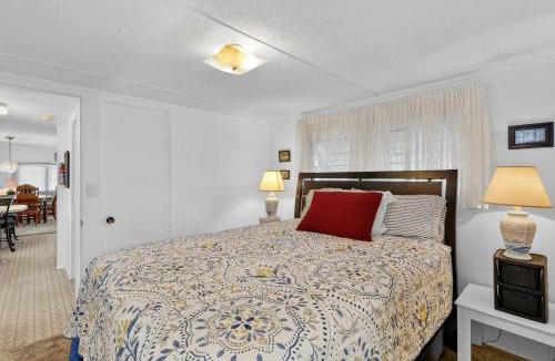 Venice House | Resort Condo with Pool, Walk to Downtown