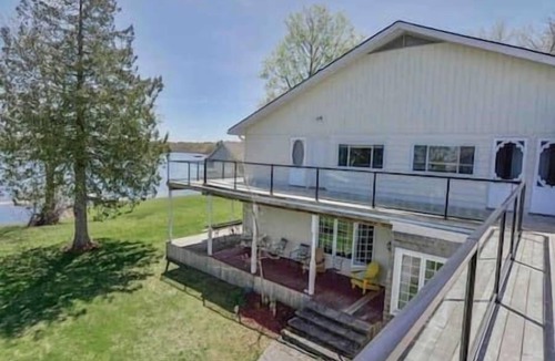Port Stanton House | Resort, lakefront, hot tub Sauna pet-friendly #3