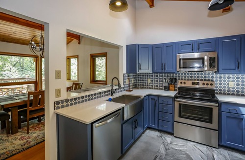 Lake Lure House | RESORT NEIGHBORHOOD - Walk to Pool, Tennis, Golf, Trails, Lake, & Restaurants