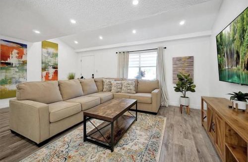 Mill Run House | Resort Pool Home Near Disney Sleeps 10