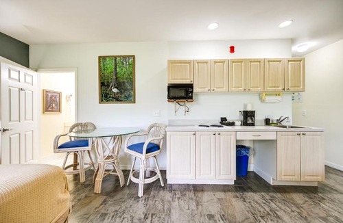 Naples Apartment | Resort Studio w/Community Pool in Naples!
