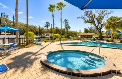 Seffner Community Alliance Apartment | Resort-Style 1 Bedroom with 3 Pools and Hot Tub