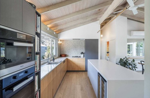 Portsea House | Resort-style 4-bedroom, tennis court, pool, spa, gardens, alfresco in Portsea