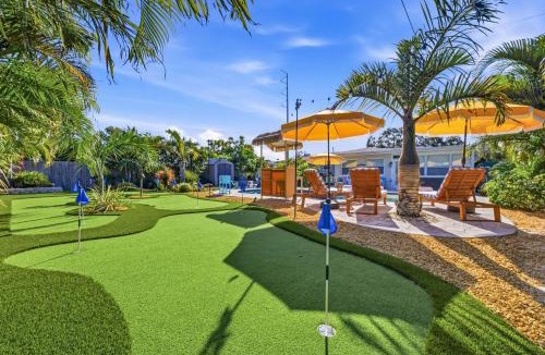 Seminole House | Resort Style Backyard Pool Hot Tub Games
