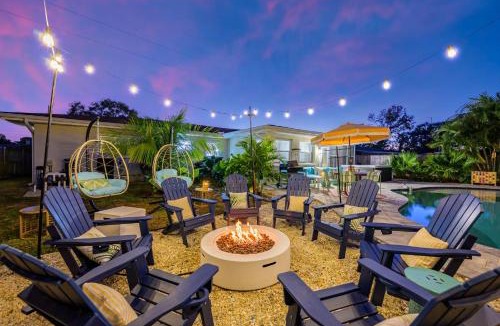 Seminole House | Resort Style Backyard Pool Hot Tub Games