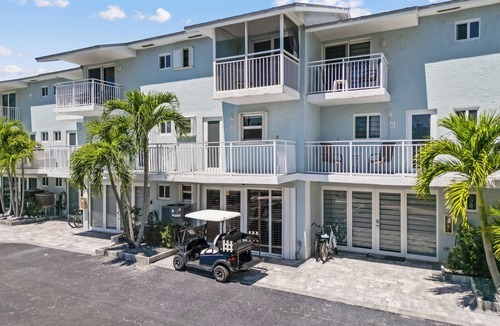 Rock Harbor Condo | Resort-style condo short walk from the ocean, includes golf cart.
