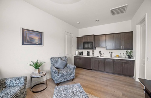 South Mountain Apartment | Resort-Style Gated, Pool Gym Near Downtown Phoenix & Chase Field Hiking Mountain