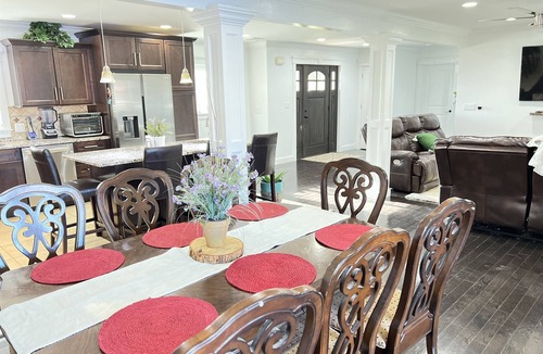 Wallkill House | Resort style house with saltwater pool ,jacuzzi and Movie Theater
