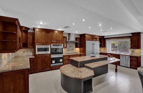 Lauderhill House | Resort style in the city of fort lauderdale