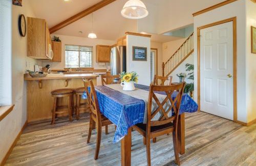 Klamath Falls House | Resort-Style Klamath Falls Home, Golf Course View!