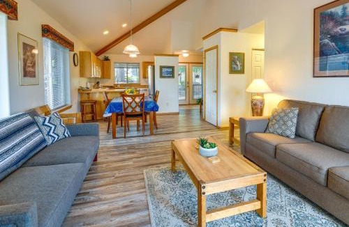 Klamath Falls House | Resort-Style Klamath Falls Home, Golf Course View!