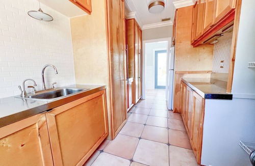 Butler Beach House | 🌴 Resort-Style Pool 🌴 Walk to Beach 🏖️ 3 King Bedrooms 🕹️ Arcade Games