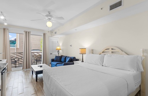 Baytowne Wharf Apartment | Resort Style Studio Room with Huge Pool, Hot Tub, Exercise & Game Rooms - Lily-Pad at Market Street Inn at Sandestin