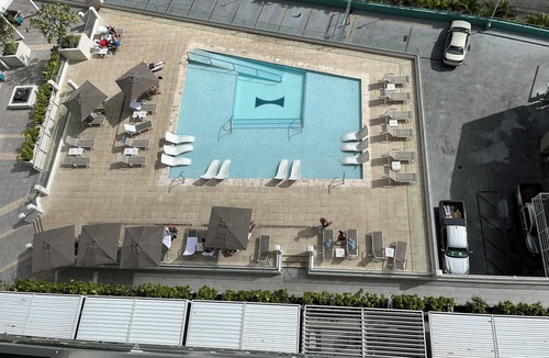 Waikiki Condo | Resort Style with Hula Show, Fireworks and even Tiki Torches!