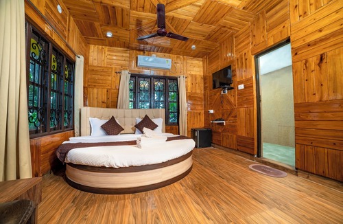 Neora Hotel | Resort Trimurti