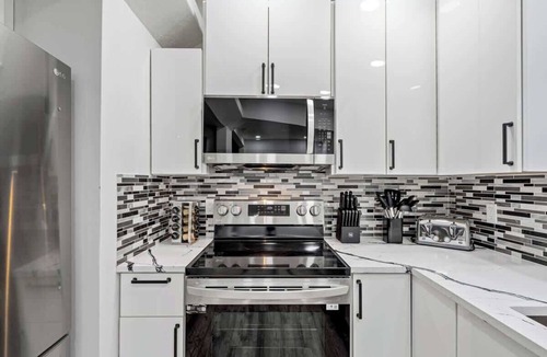 Pompano Beach House | Resort Villa | Modern Pool | Outdoor Dining | Tanning Ledge