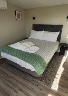 Tinwald Hotel | Rest and Recharge Retreat 1-2 Guests