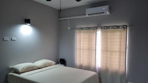 Ottleyʼs Apartment | Rest Easy at Cunningham Suites #2