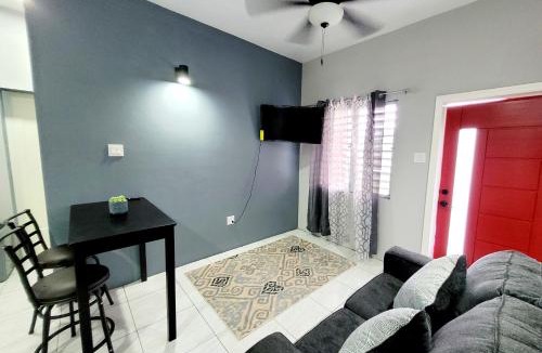 Ottleyʼs Apartment | Rest Easy at Cunningham Suites 3 & 4