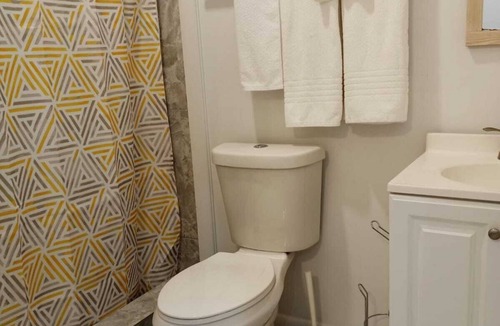 Lubbers Quarters Cay Apartment | Rest Easy Nightly Rental Charming 1-bedroom with AC, WiFi in Marsh Harbour