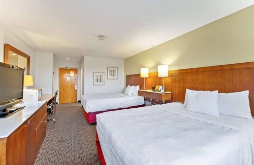 Cedar City Hotel | Rest & Recharge: 2 Comfortable Units Near Nature Hotspots! Pool Access!